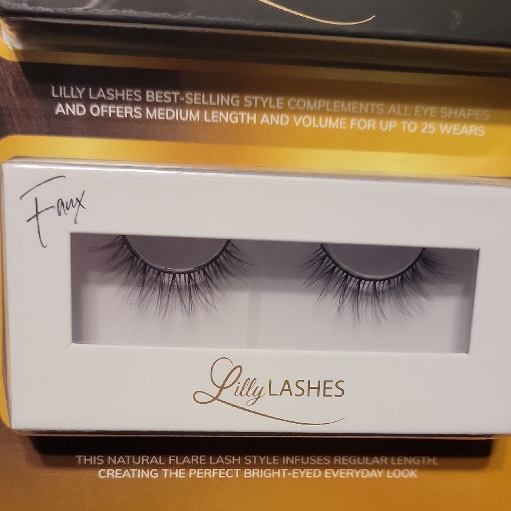 Lilly Lashes Royalty & Miami Set with Adhesive - Picture 4 of 5